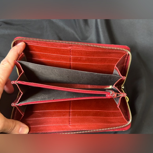 Gucci Red Leather Zippy with Gold Heart Charm Wallet - Picture 8 of 14